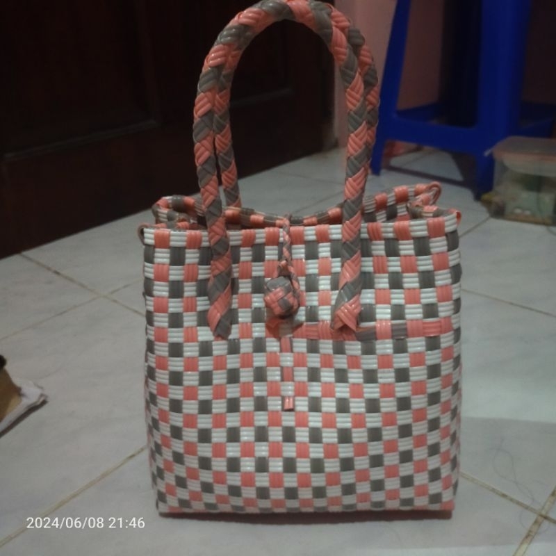 Preloved tas anyaman