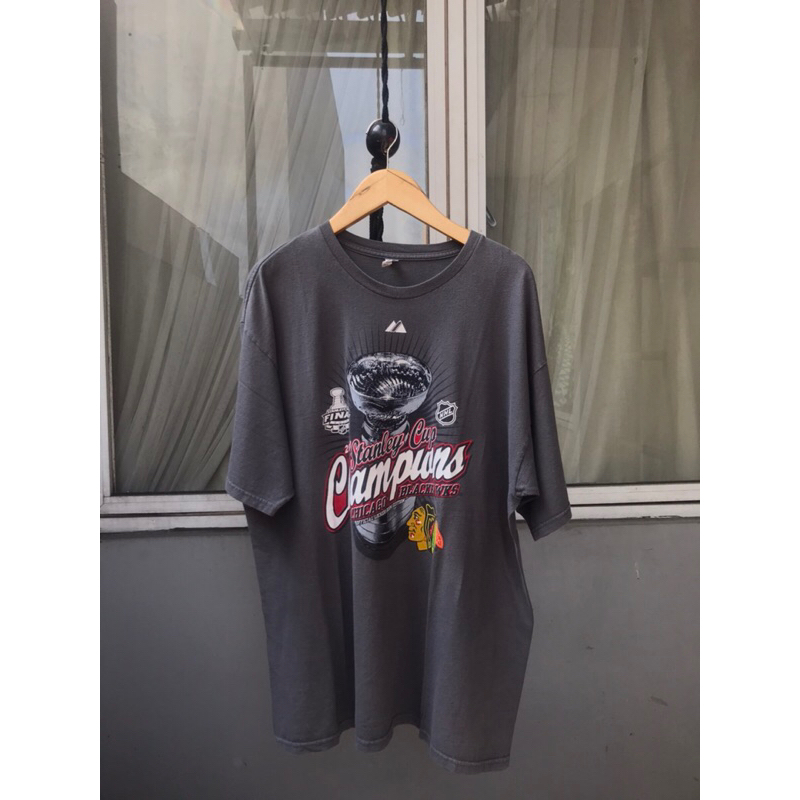 Official Shirt Baju Kaos Pria NHL Champions Chicago Blackhawks Grey Abu Majestic Size XL