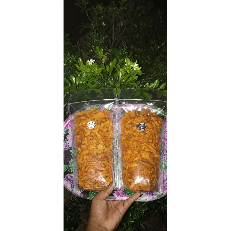 

keripik Lumlung (lumpia gulung) renyah gurih dengan rasa pedas manis