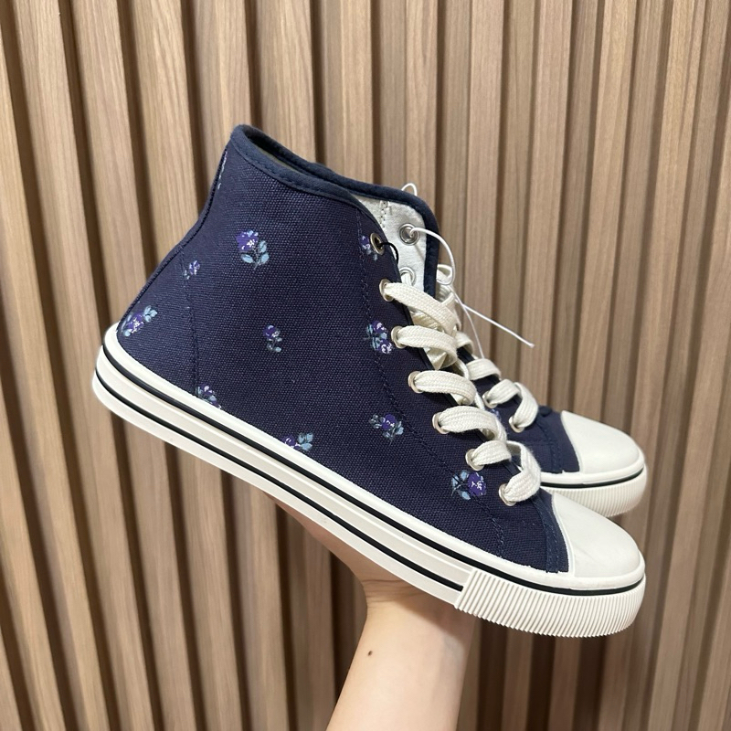 rubi sepatu tinggi navy bunga 7631