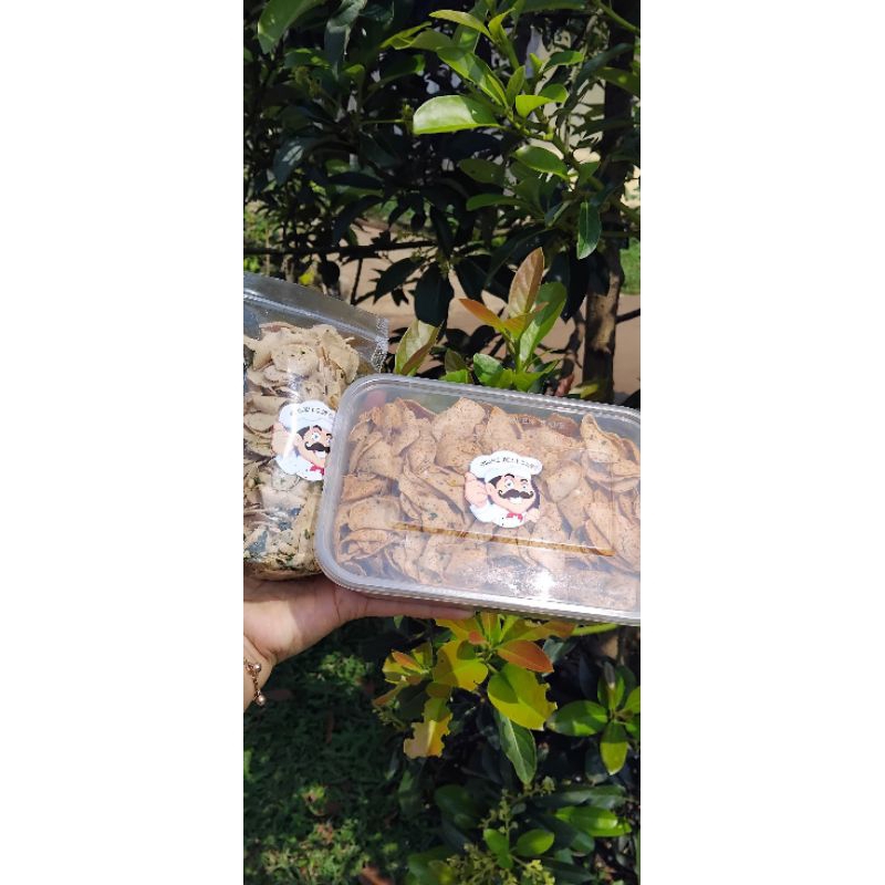 

Basreng tipis original daun jeruk 75gram - 240 gram