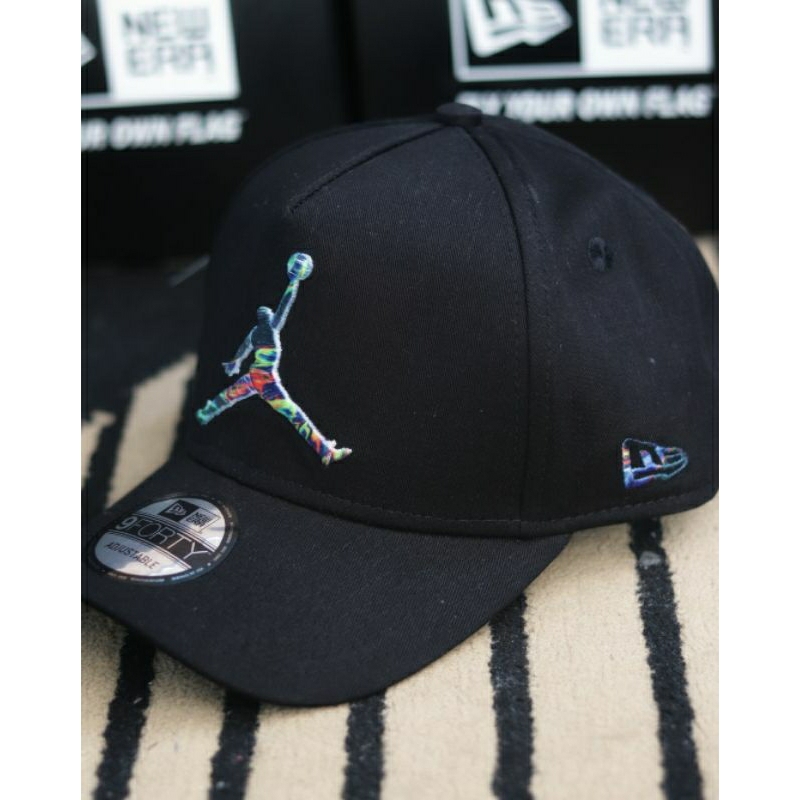 Topi Baseball Bordir Rainbow Jump Man & Bulls Black List Stabilo