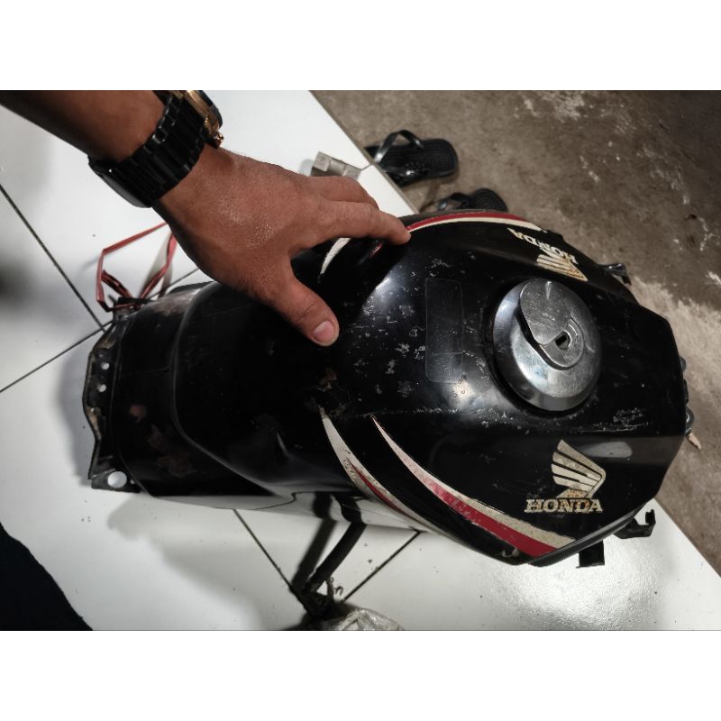 tangki tengki Tangki  AJA Cb 150R old lama k15 barang masih bagus ori bawaan copotan motor asli