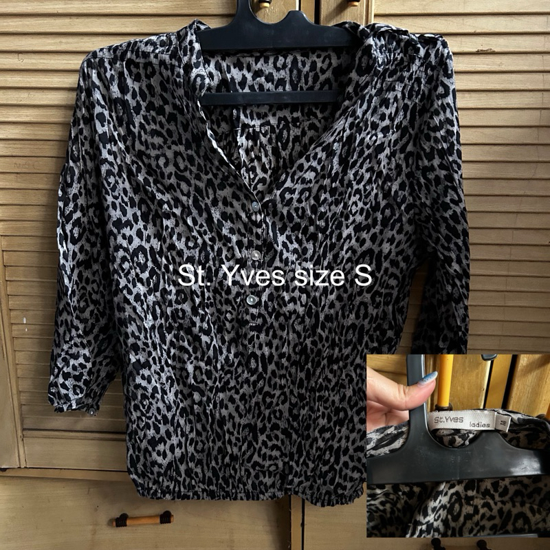 PRELOVED Kemeja St.Yves