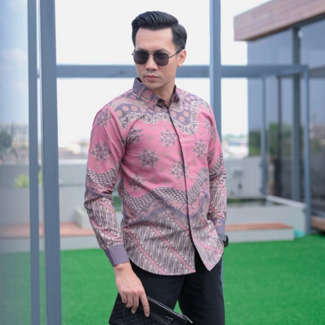 kemeja batik slimfit lengan panjang warna pink salem