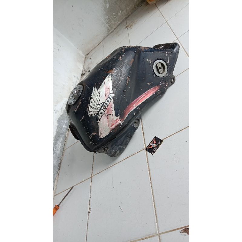 Gastank Tangki bensin Gastank HONDA RAIDER HX135ES 1998 original.