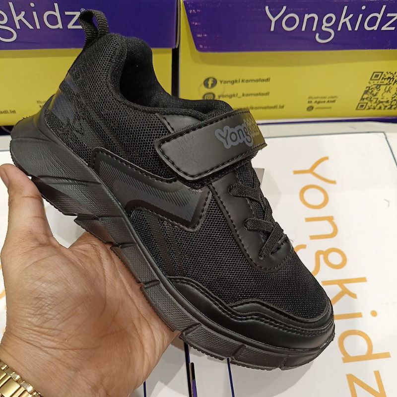 sepatu hitam merk yongkidz original