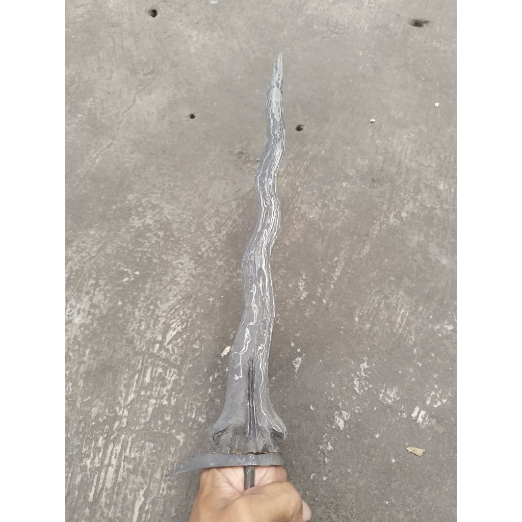 Keris Karno Tanding luk 7 pamor Ngulit Semongko