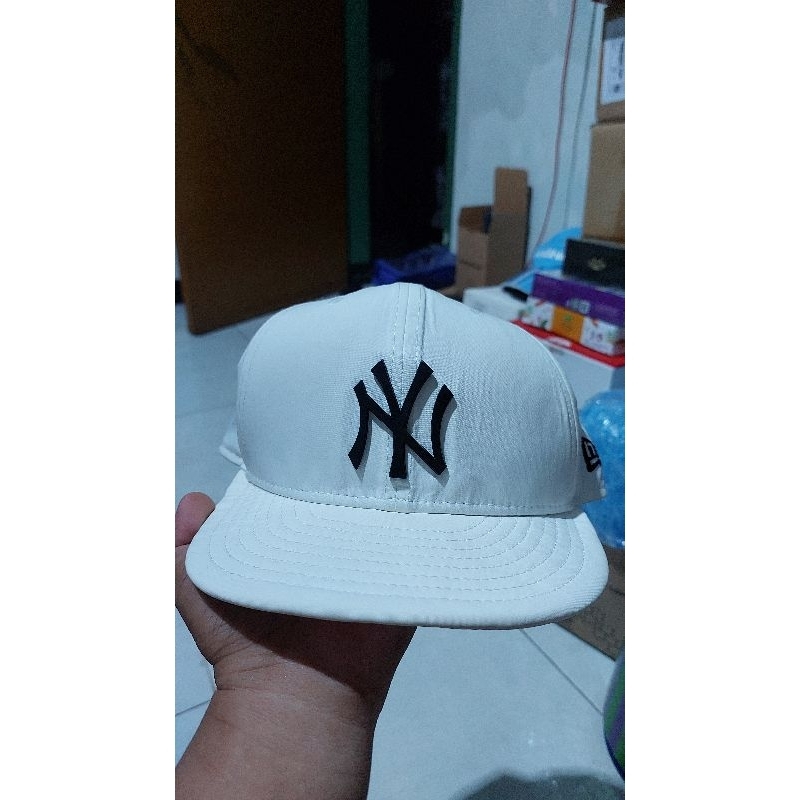 Topi New Era NY putih besi original