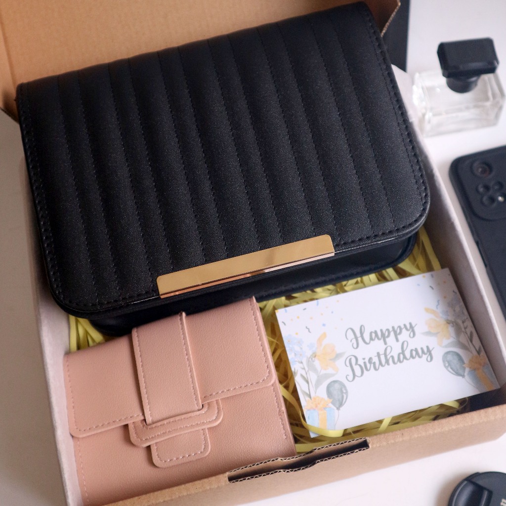 Hadiah Gift Box Spesial Untuk Ulang Tahun Cewek Kado Kelulusan Wisuda Teman Perempuan