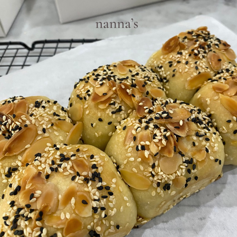 

nanna’s sourdough rolls