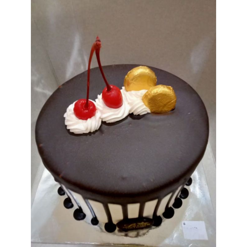 

Black forest diameter 15 cm - birthday cake larissa bakery - kue ulang tahun black forest