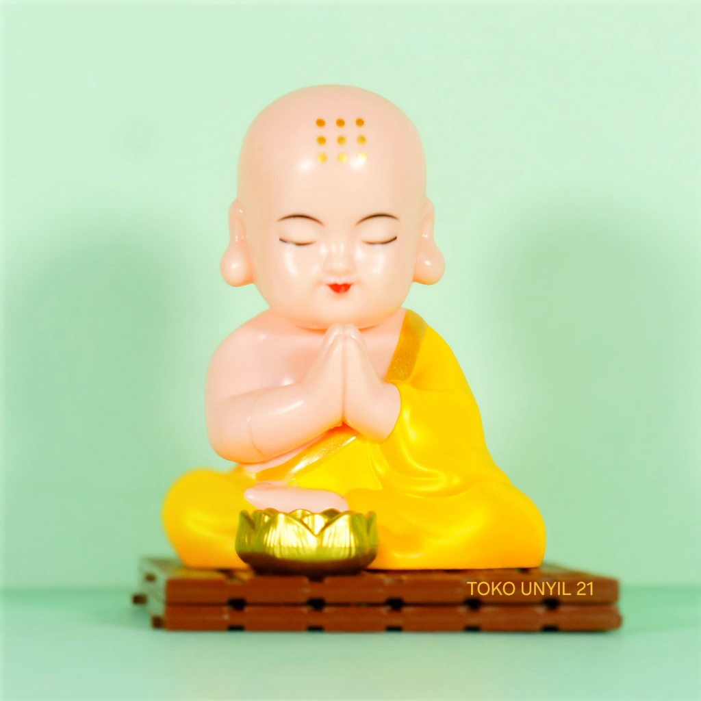 Pajangan Biksu Buddha / Biksu Budha Yellow Solar / Patung Pajangan Lucu Biksu Buddha / Hiasan Dashbo
