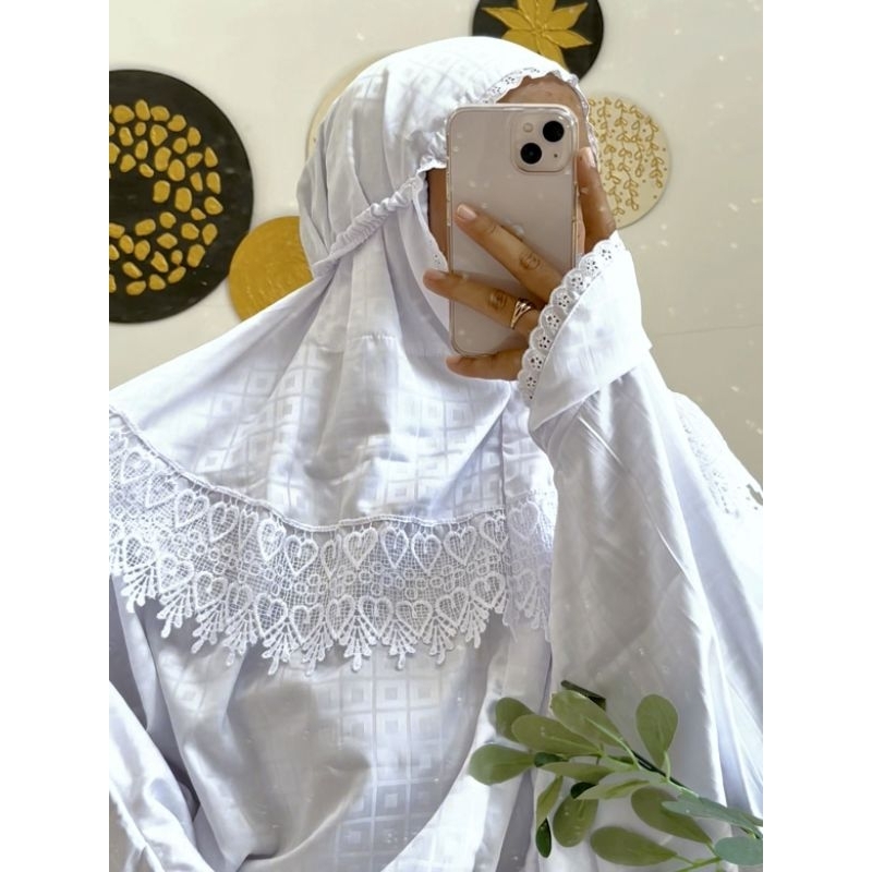 Latifa | Mukena Dewasa Terusan Sutra Kotak Renda - Bahan Sutra Kotak Emboss