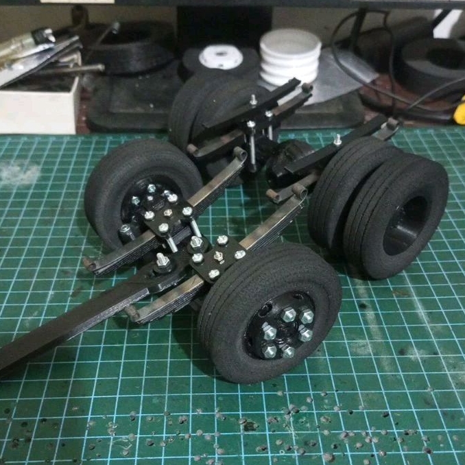 skala 14,,,,1 set aspikul/tierod gardan velg per set miniatur truk canter/giga tarikan