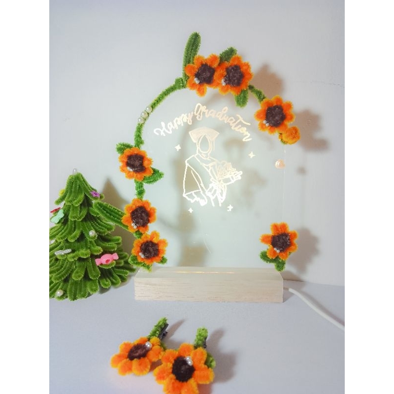 Akrilik Custom Bunga Kawat Bulu Hadiah Wisuda