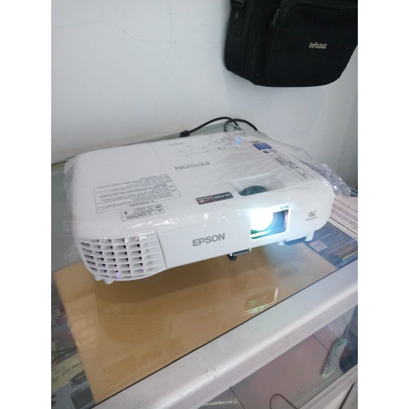Proyektor epson eb e500 /xga lcd /3300 lumens mulus segel