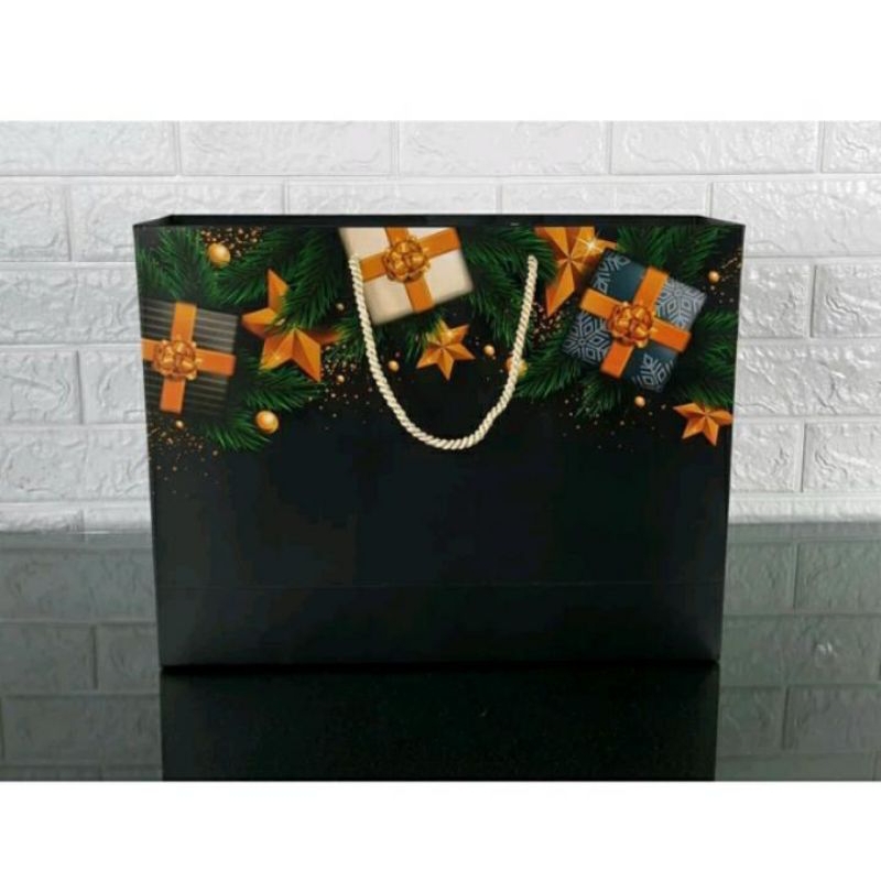 

Paperbag Black Big Gift Edition (Chirstmas) Uk. 40 x 31 x 12 cm