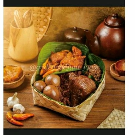 GUDEG YU DJUM fresh frozen vaccum (gudeg, krecek, 3 telur, 1 ayam dada/paha atas) makanan khas Jogja