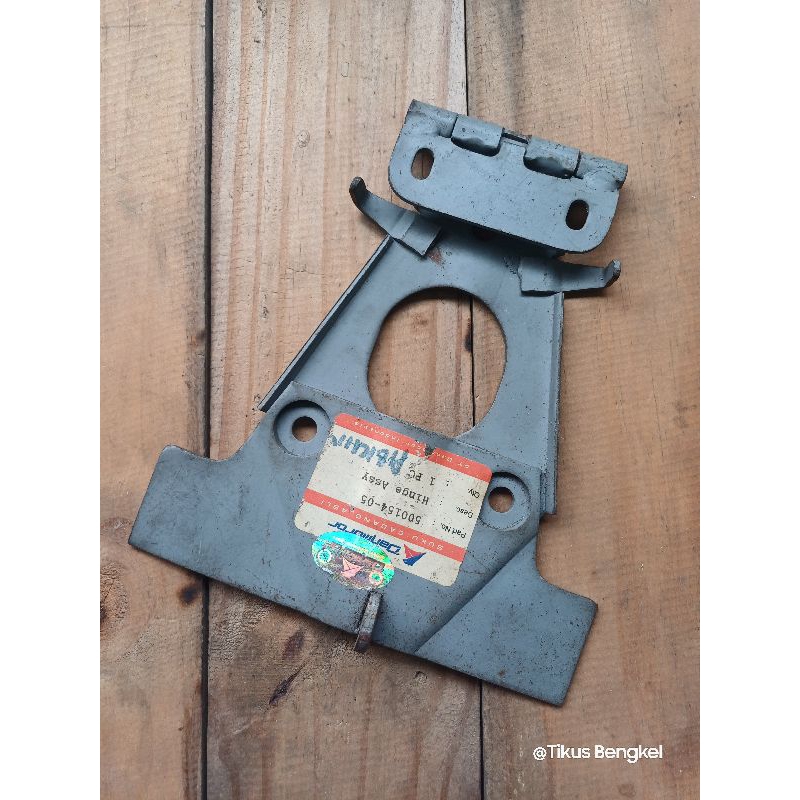 Engsel Hinge Assy Jok Sadel Vespa PX PS Sera Strada Exclusive PX150 PS150 Original