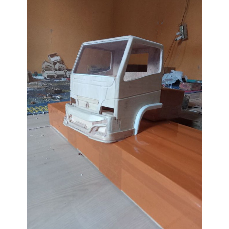 KODE G1N Kabin miniatur truk canter skala 14
