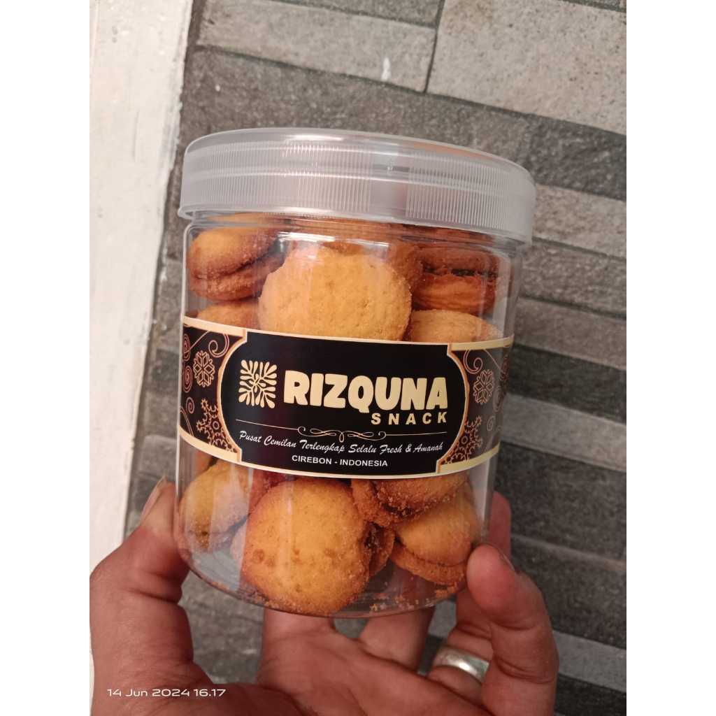 

cookies nastar bentuk hati/love berat 250gr Kemasan Toples