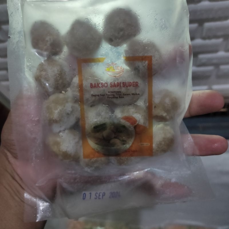 

bakso sapi dan bakso ayam ny.lien isi 15 pcs