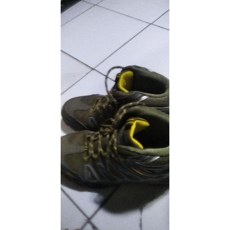sepatu gunung sinta
