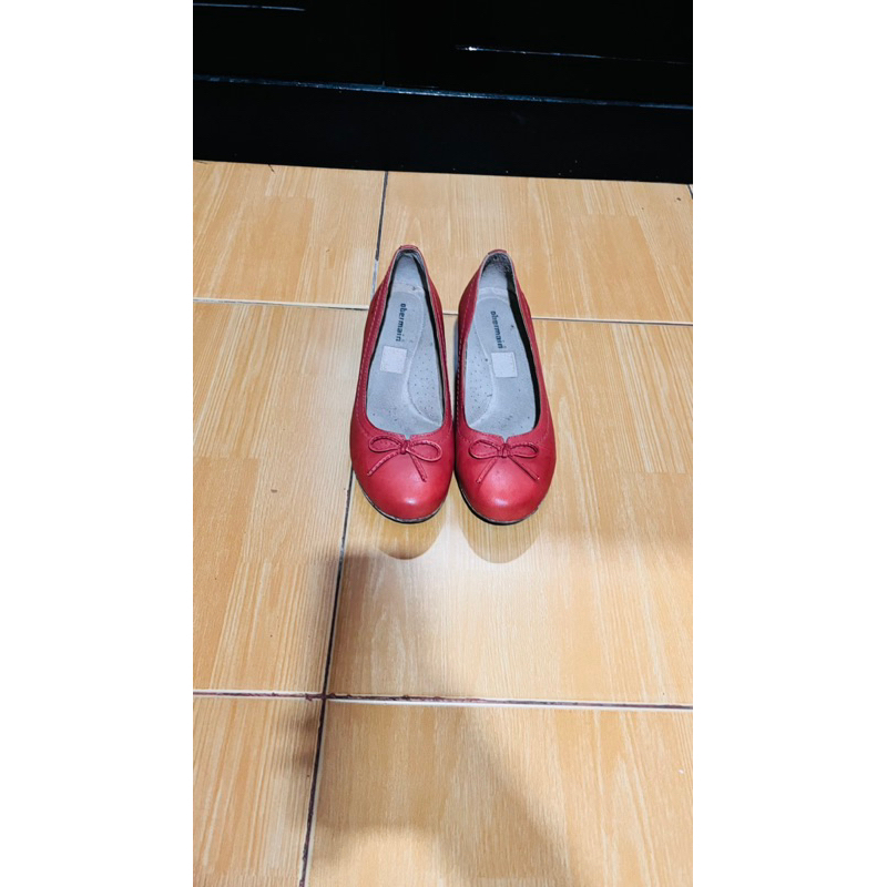 sepatu wanita obermain