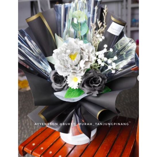 Buket Bunga Rose Hitam Putih Kertas Warna Hitam