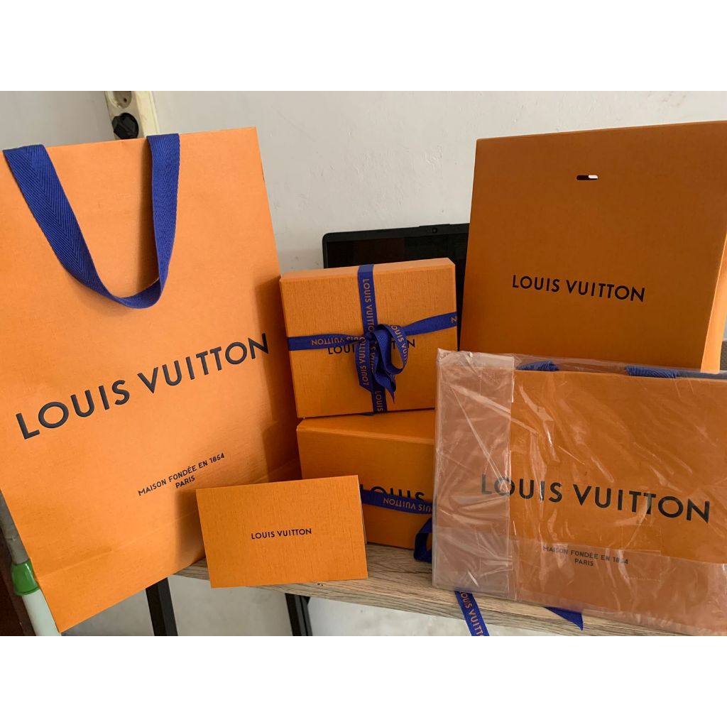 

Box, Paper Bag, Card receipt *LV*