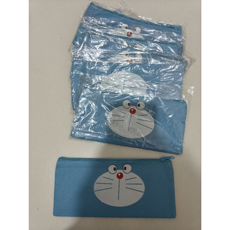 

Kotak pensil doraemon