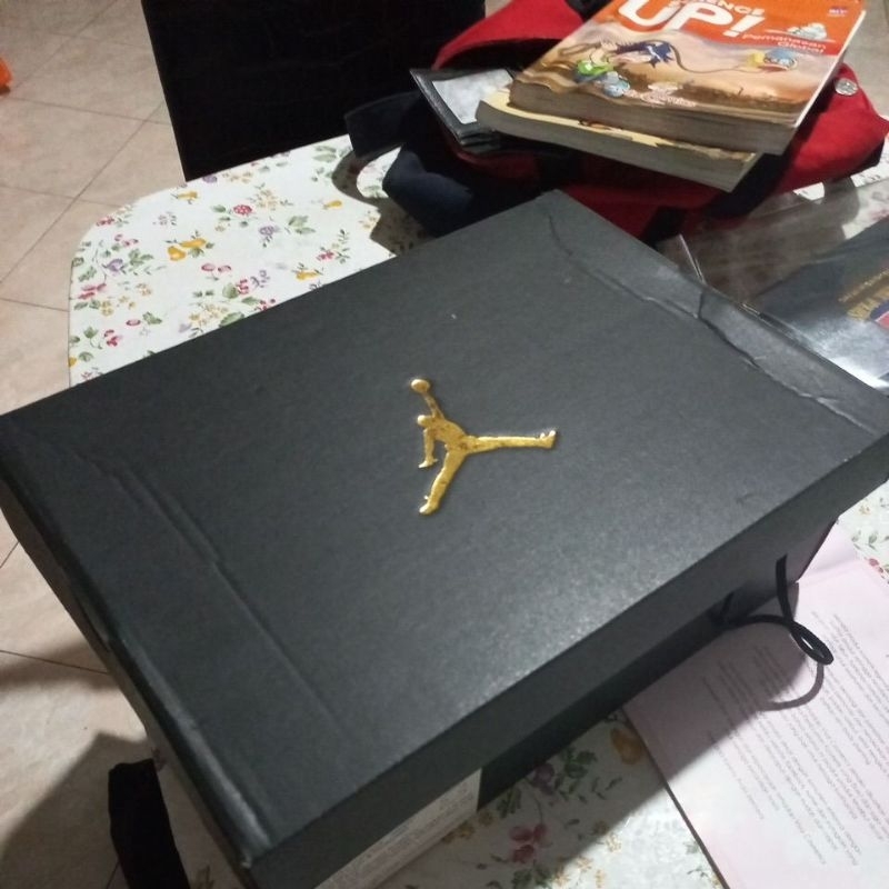 Sepatu NIKE Air Jordan 1 mid, ukuran 44