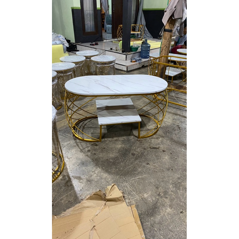 Meja besi minimalis ruang tamu