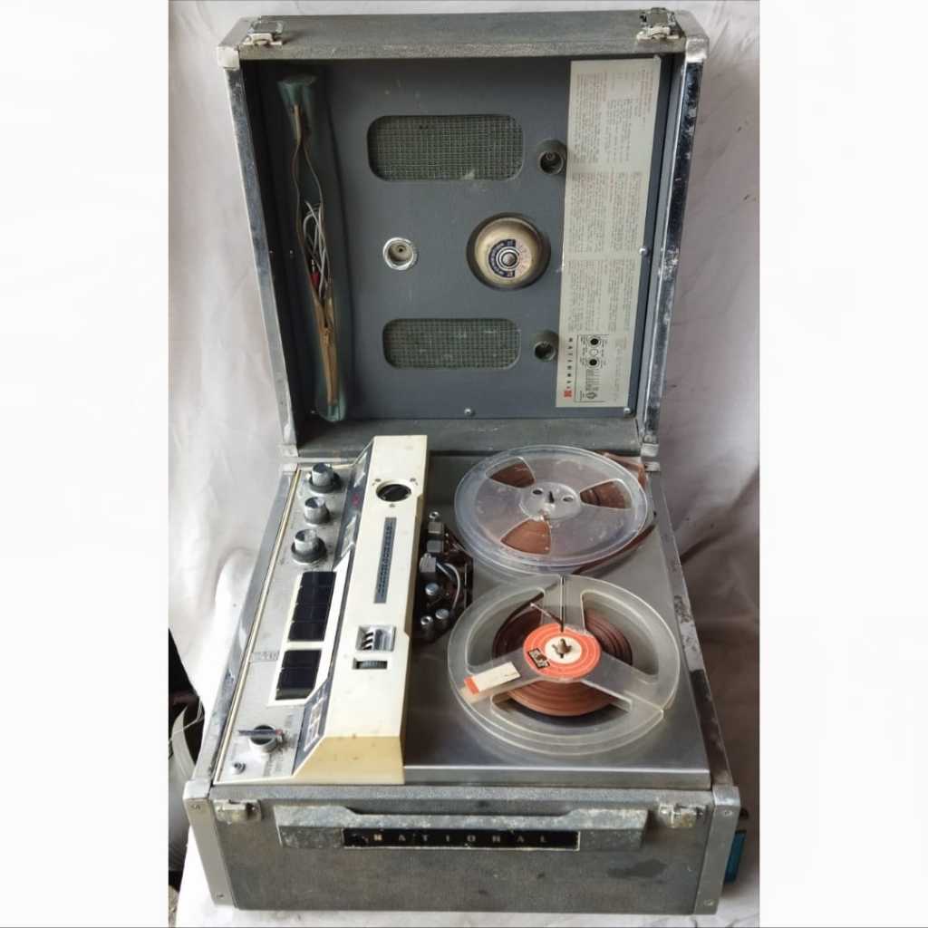 Pajangan Vintage 1964 Reel Tape Recorder National RS - 772