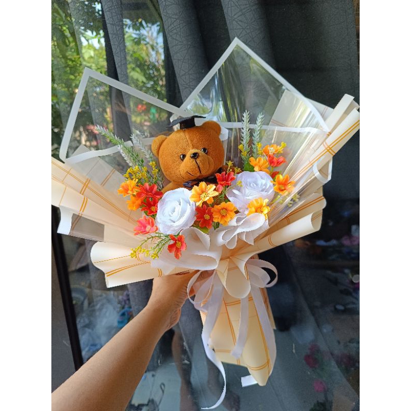 buket boneka wisuda mawar putih mix aster artificial palsu Surabaya