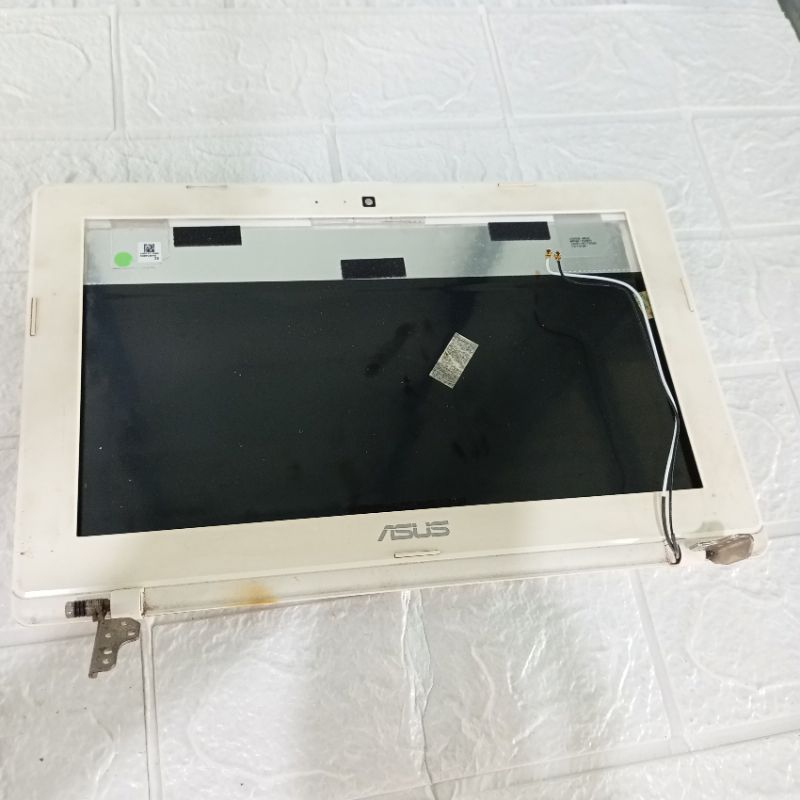 kesing lcd netbook+ engsel netbook asusx200 series