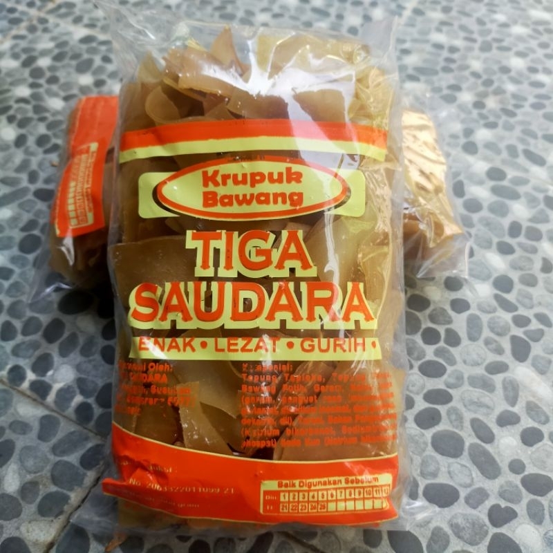 

2 bungkus kerupuk bawang TIGA SAUDARA @500gr mentah