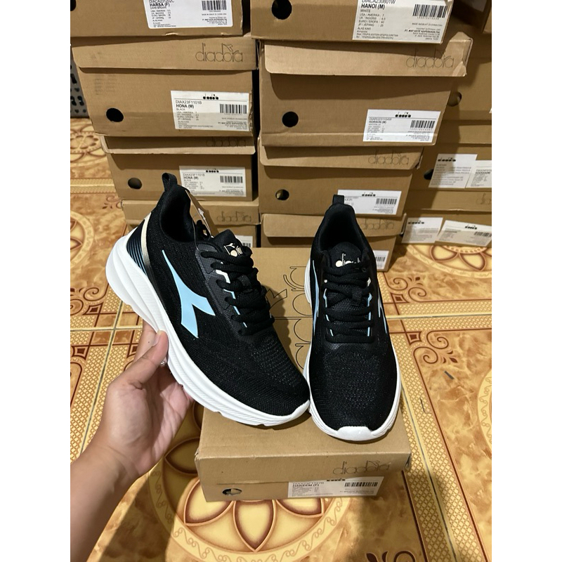 Sepatu Diadora Women uk 37 hitam biru sale 70%