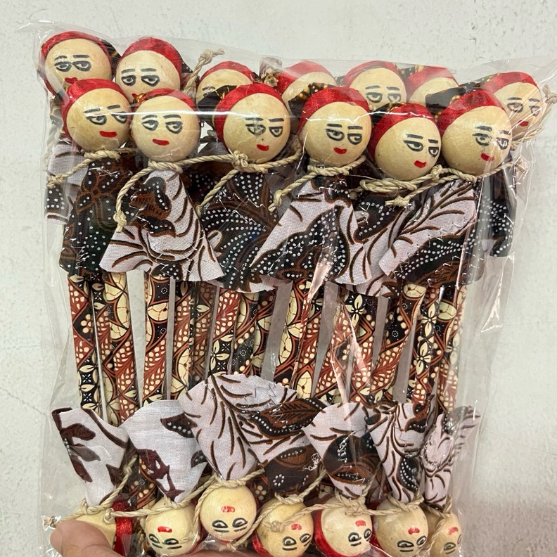 

Pensil Kayu Boneka Khas Jogja Kodian isi 2pcs oleh oleh souvenir Yogyakarta o L8V9