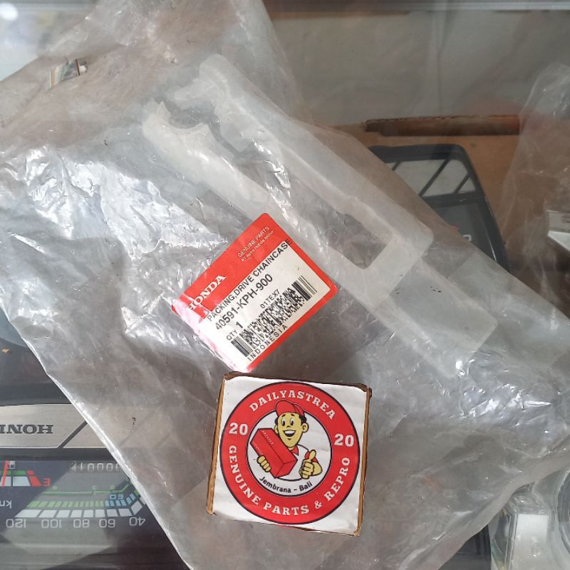 PLASTIK KARET BANTALAN TATAKAN PELINDUNG RANTAI ARM HONDA KIRANA KARISMA 125 ORIGINAL ORI 40591-KPH-