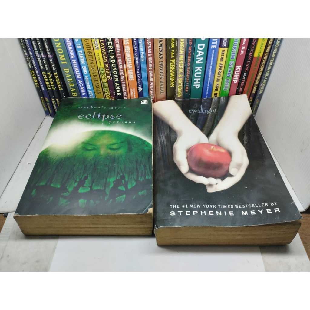 NOVEL STEPHENIE MEYER : TWILIGHT (BAHASA INGGRIS), ECLIPSE GERHANA, NEW MOON DUA CINTA ( TERJEMAHAN 