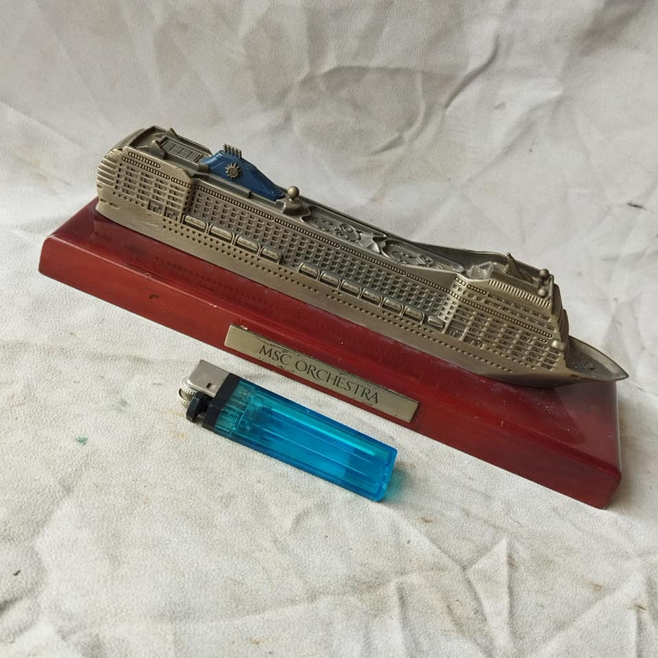 Pajangan Miniatur Kapal Pesiar MSC Orchestra