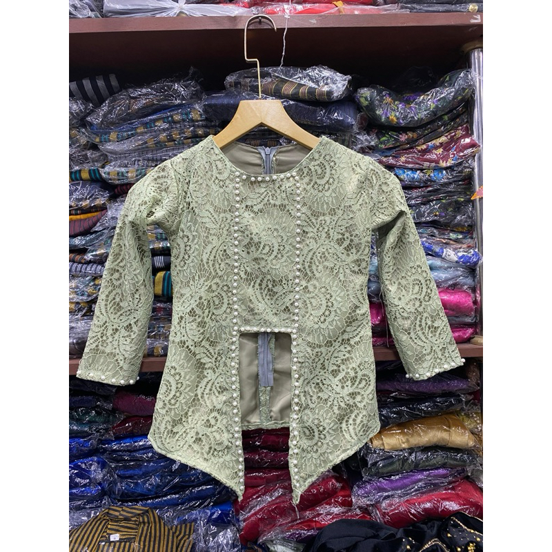 Kebaya anak Kutubaru broklat