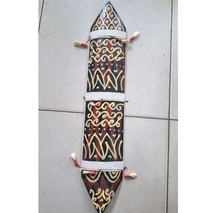 Tameng etnik Dayak Tameng tari Tamenghiasan dinding  etnik dayak