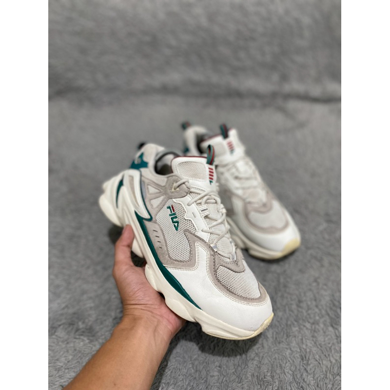 SEPATU FILA RUNNING SIZE 43