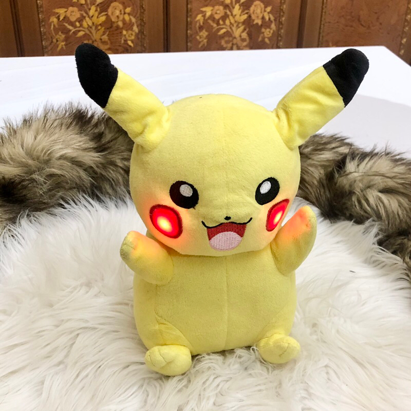 Boneka Elektrik Pikachu Plush, Light & Sounds “Pika Pika” Pikachu “Pokemon” ( Tomy Pokemon ) Origina