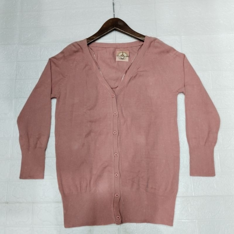 Sweater Rajut Kancing Polos Wanita