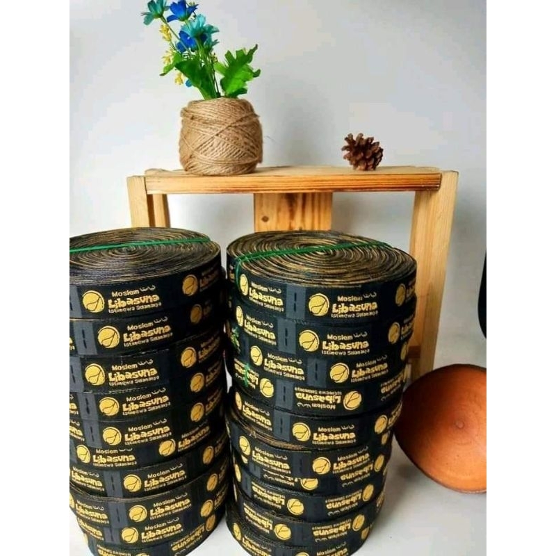 label woven bordir rajut ukuran 1x5 cm minimal order 100 lusin(1200 pcs) free cutting free dsain