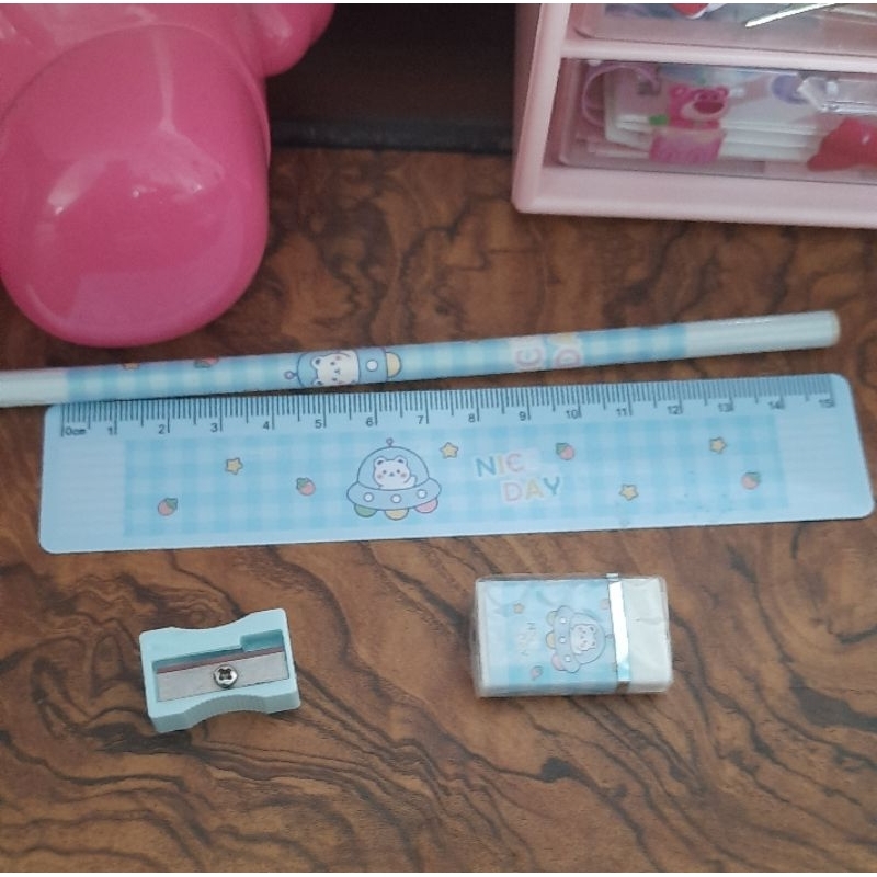 

alat tulis sekolah anak lengkap (1 pensil,1 penggaris,1 penghapus, dan 1 peruncing)